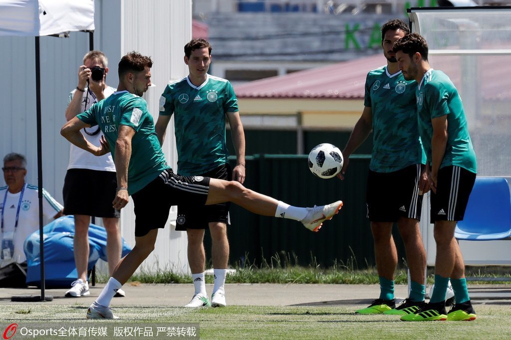 -包含德国队积极备战，教练组调整战术布局的词条