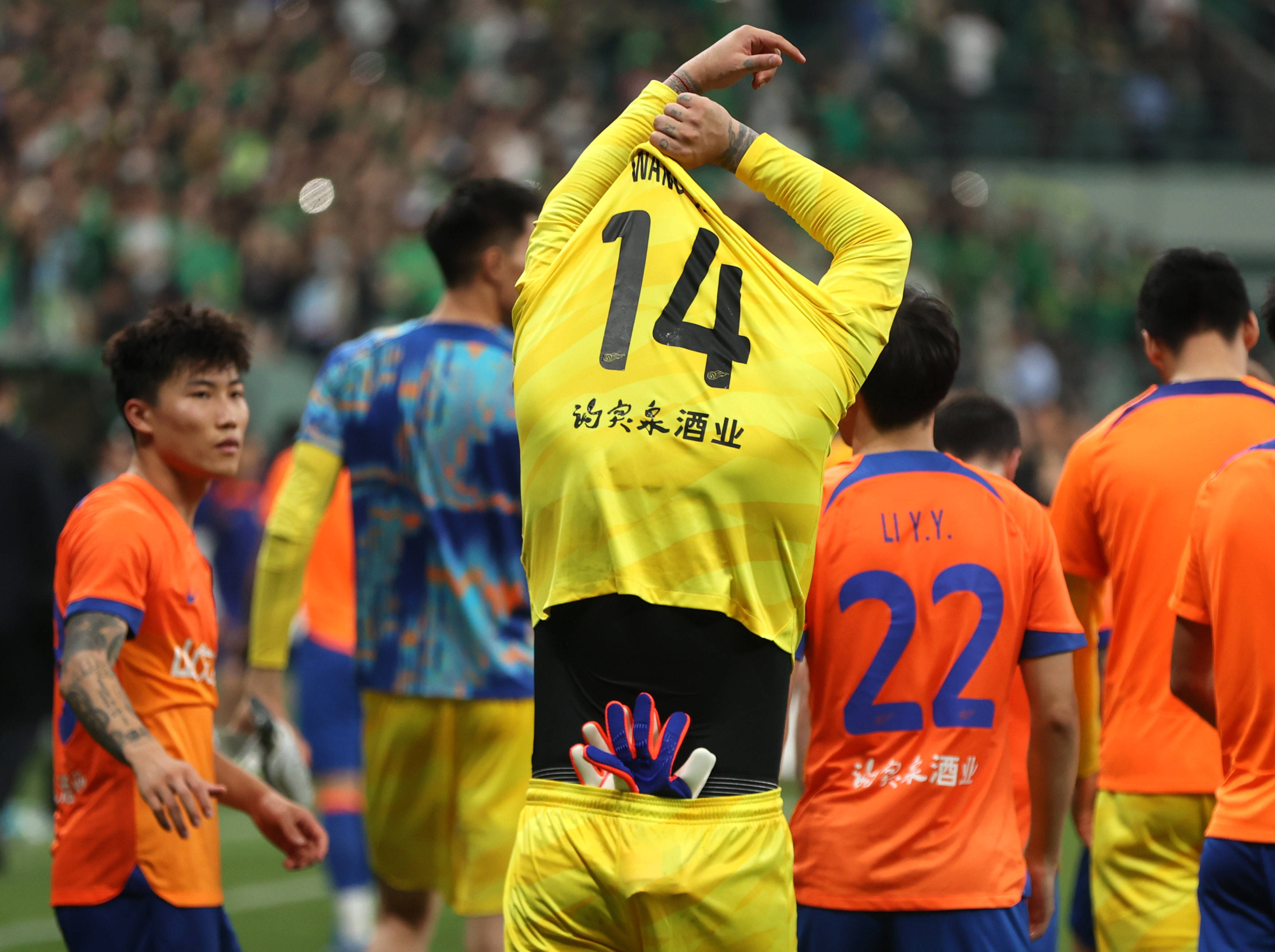 关于申花客场不敌山东泰山,遭遇连败困境的信息 关于申花客场不敌山东泰山,遭遇连败困境的信息