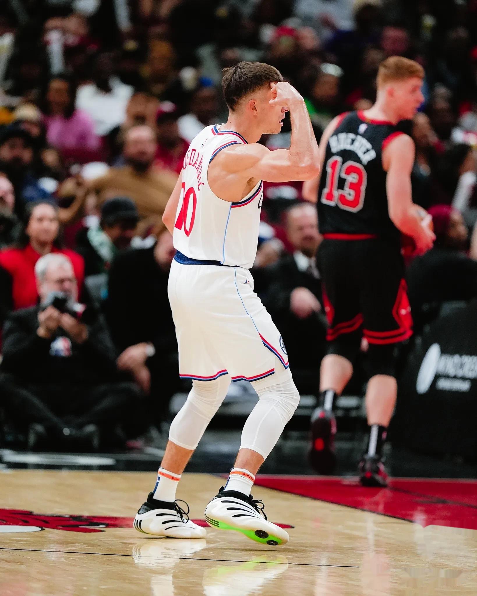 包含快船保罗加索尔一传一抢球火箭客场大胜的词条