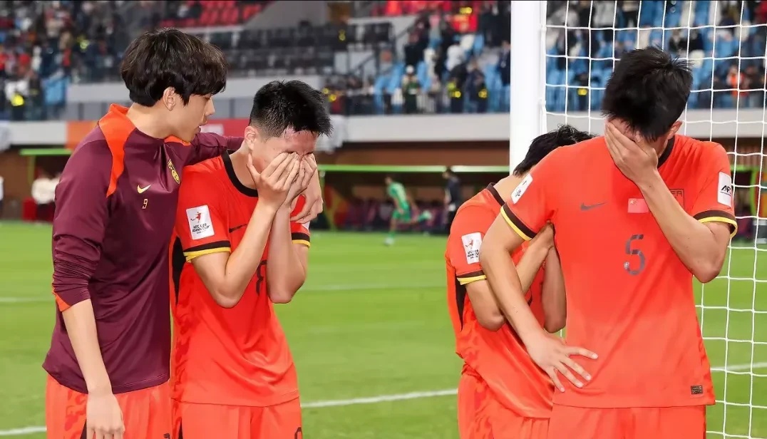 包含欧预赛四强赛场瞬间，胜负要分秒必争的词条