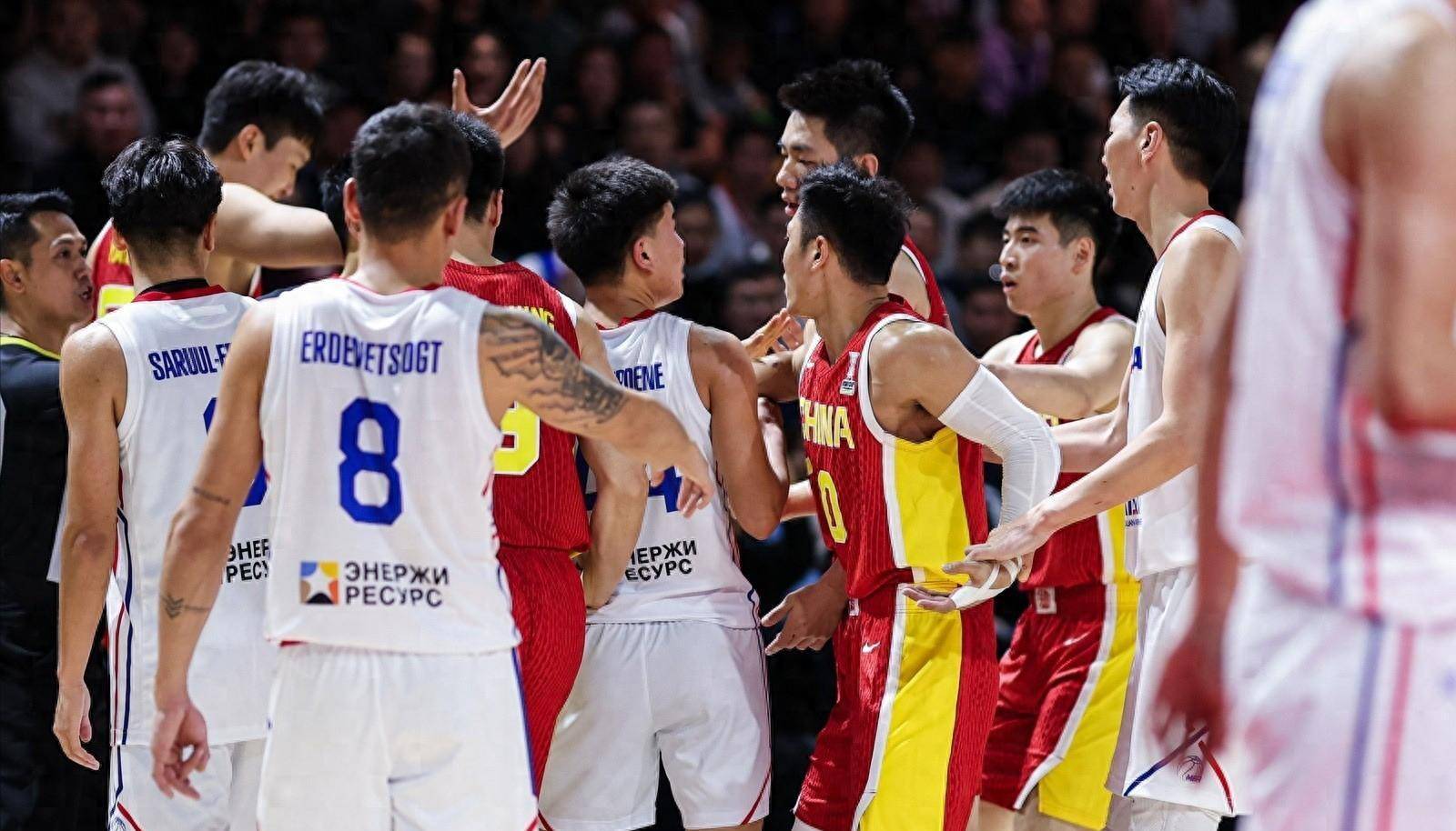 九游体育在线-陕西男篮在比赛中展现出强大的团队实力