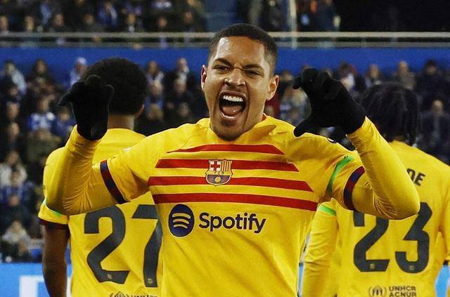 巴塞罗那女足球队展开战术讨论 巴塞罗那女足球队展开战术讨论