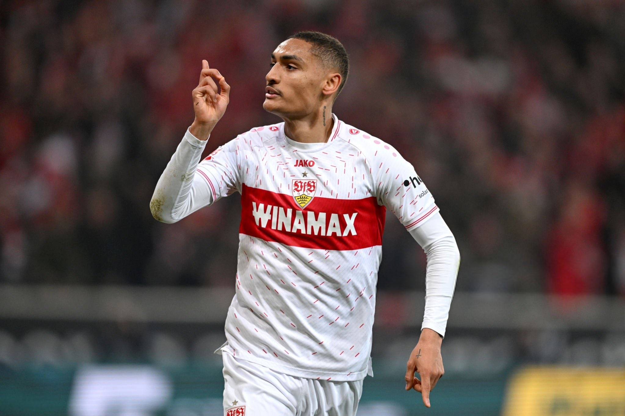 九游体育官方登录入口-奥格斯堡队球员表现抢眼，助力球队取胜