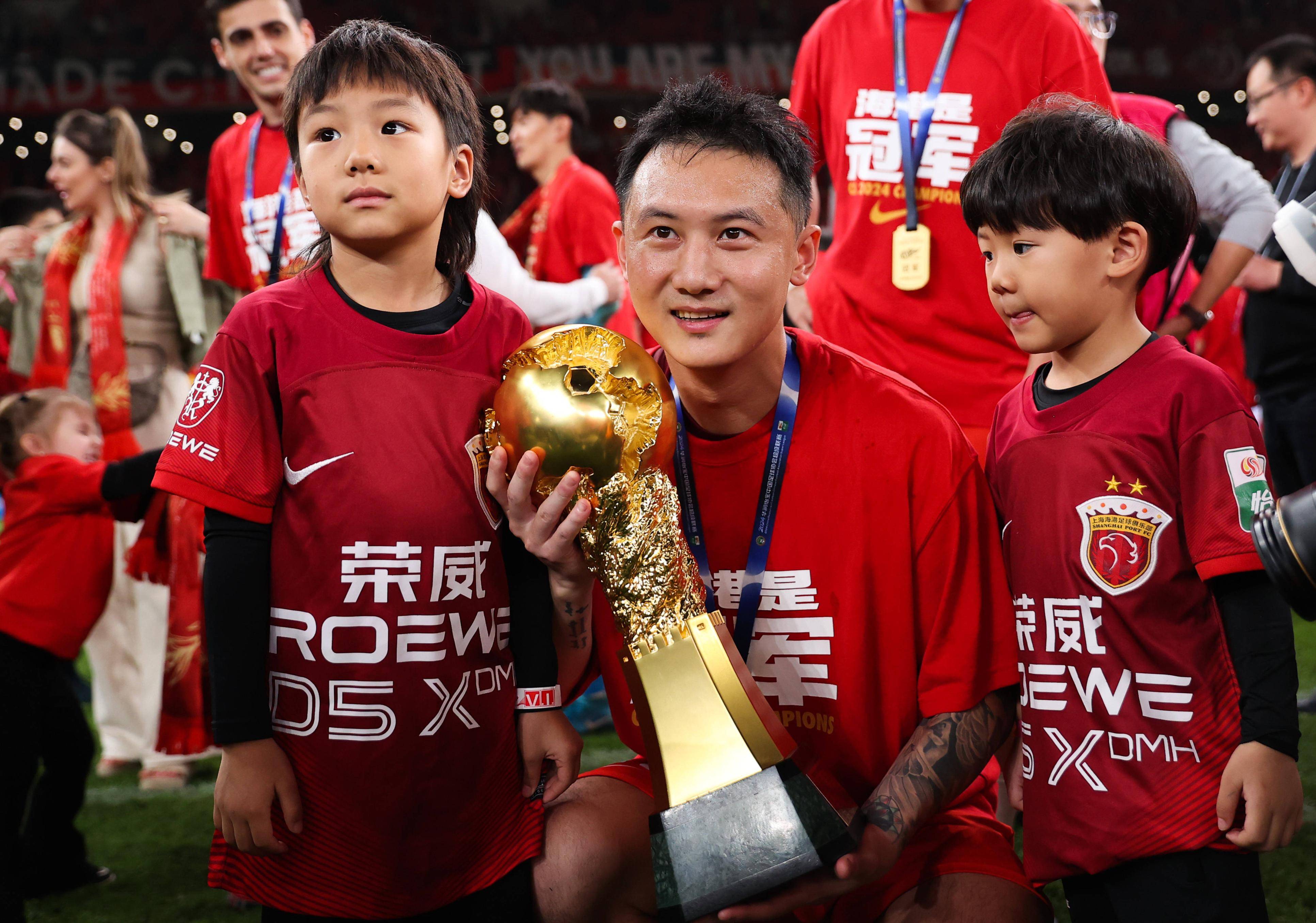 九游体育入口-包含中超巨星赛季再创神迹，球迷为之疯狂的词条