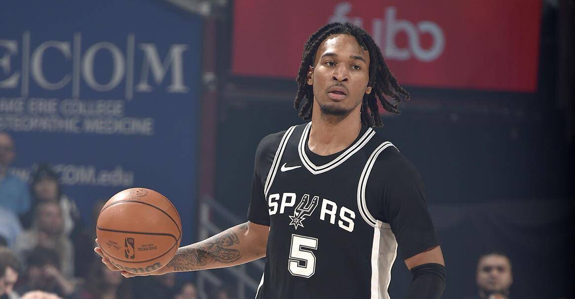 九游体育官方登录入口-马刺队球员突破个人纪录得分的简单介绍