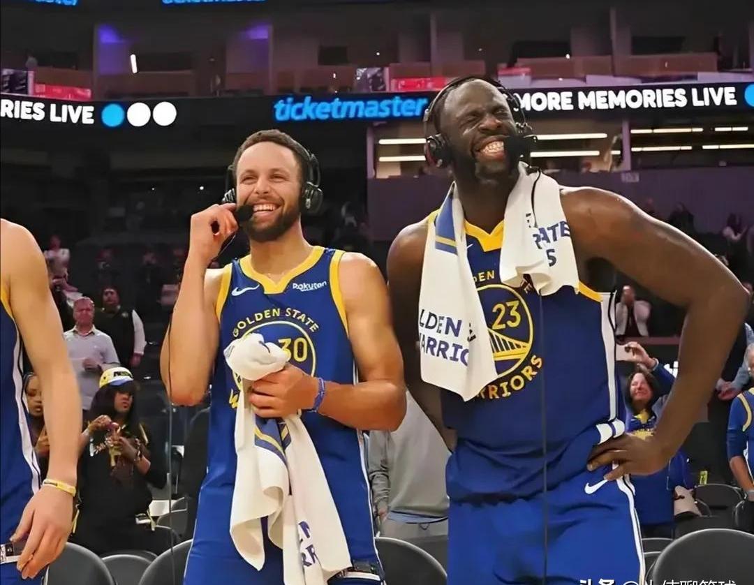 九游体育在线-包含黄蜂全队球员在比赛中展现团结合作的词条