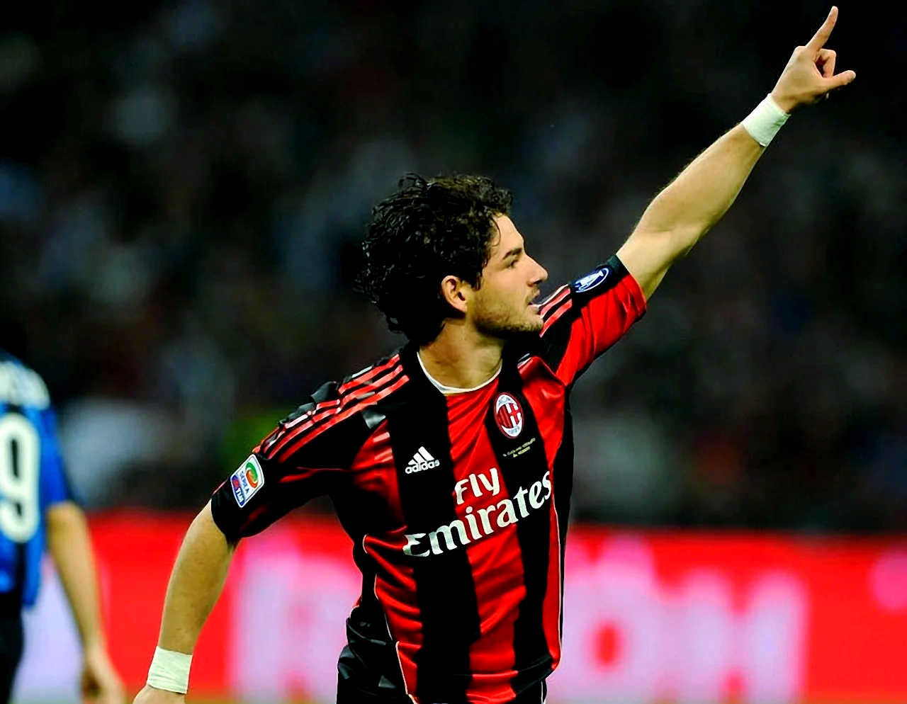 关于AC米兰再次胜出,继续保持不败战绩的信息 关于AC米兰再次胜出,继续保持不败战绩的信息