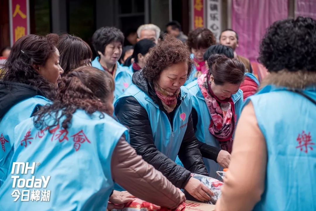 九游体育在线登录-关于湖人球员参加慈善活动，为当地儿童送去爱心和礼物的信息
