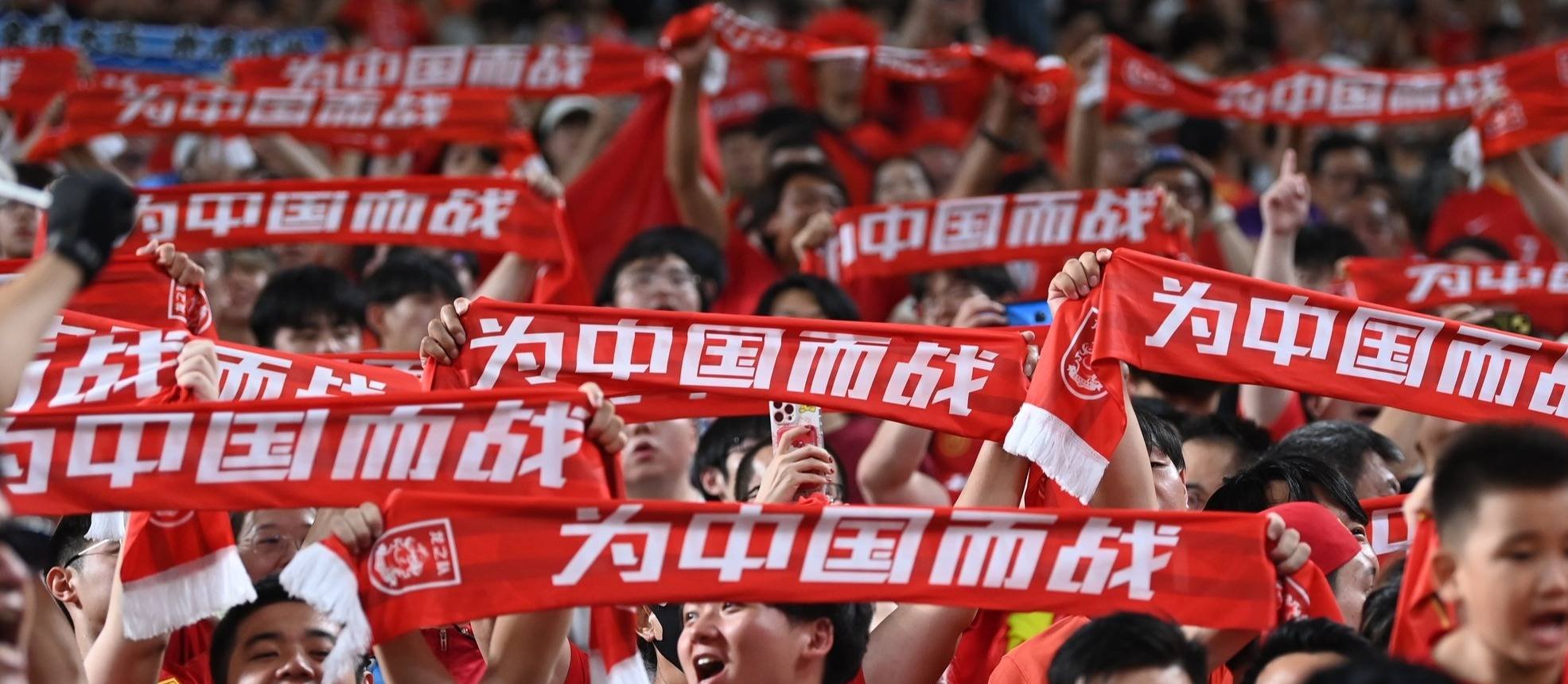 运动员的出色表现为球队赢得了胜利 运动员的出色表现为球队赢得了胜利