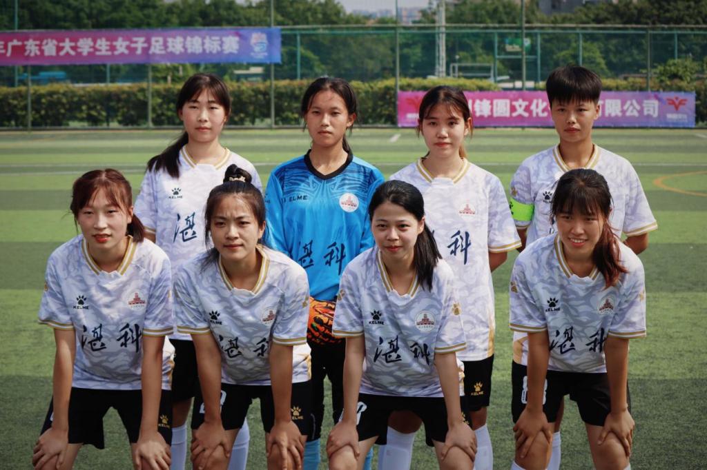 足球女队比赛场面惊心动魄劲爆无比的简单介绍 足球女队比赛场面惊心动魄劲爆无比的简单介绍