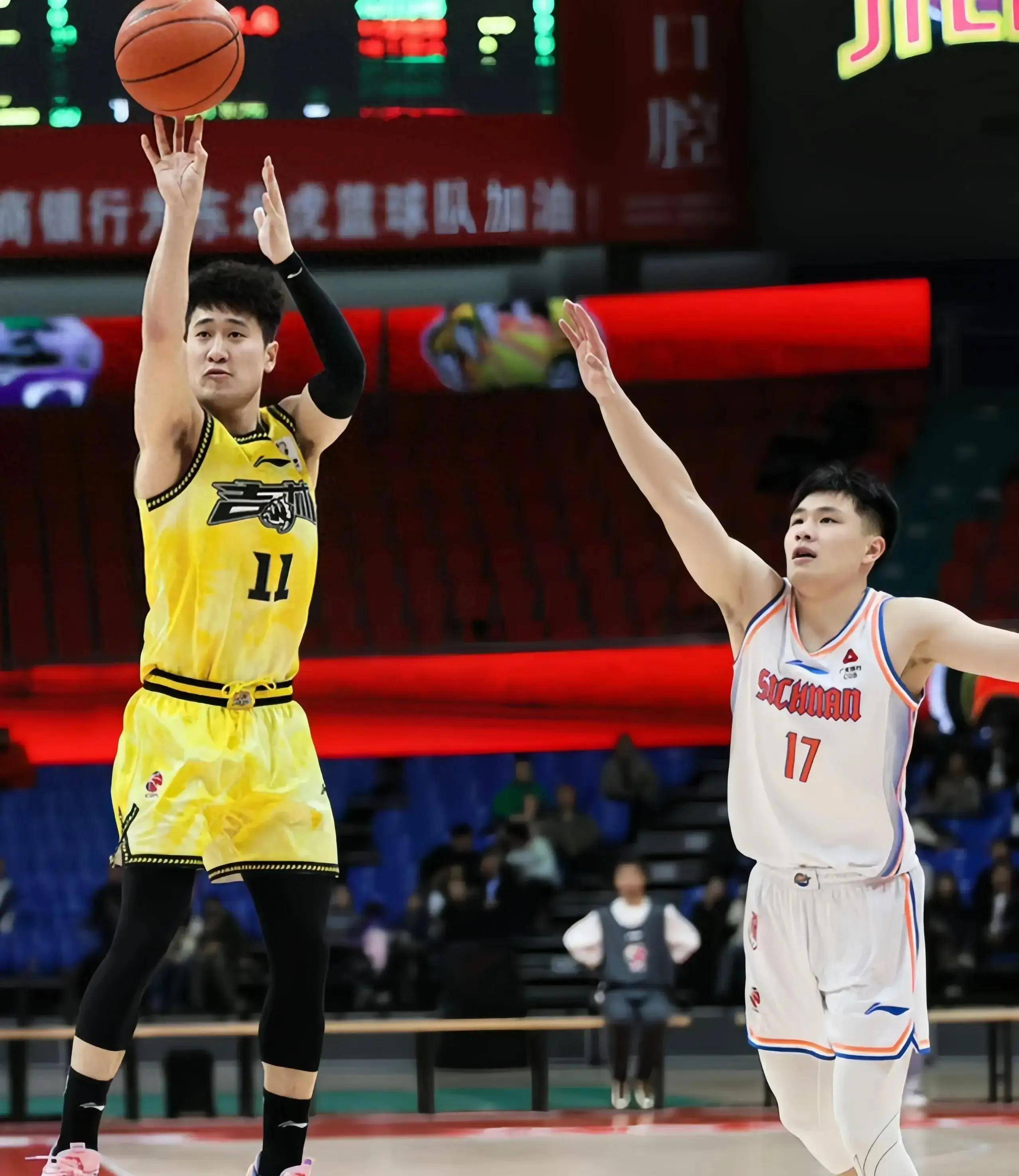 辽宁男篮客场逆转，力克对手取得胜利