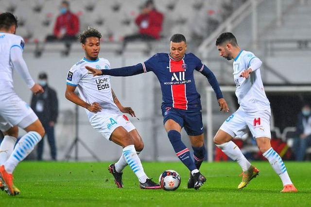 -昂热队门将神勇，助球队逆转取胜