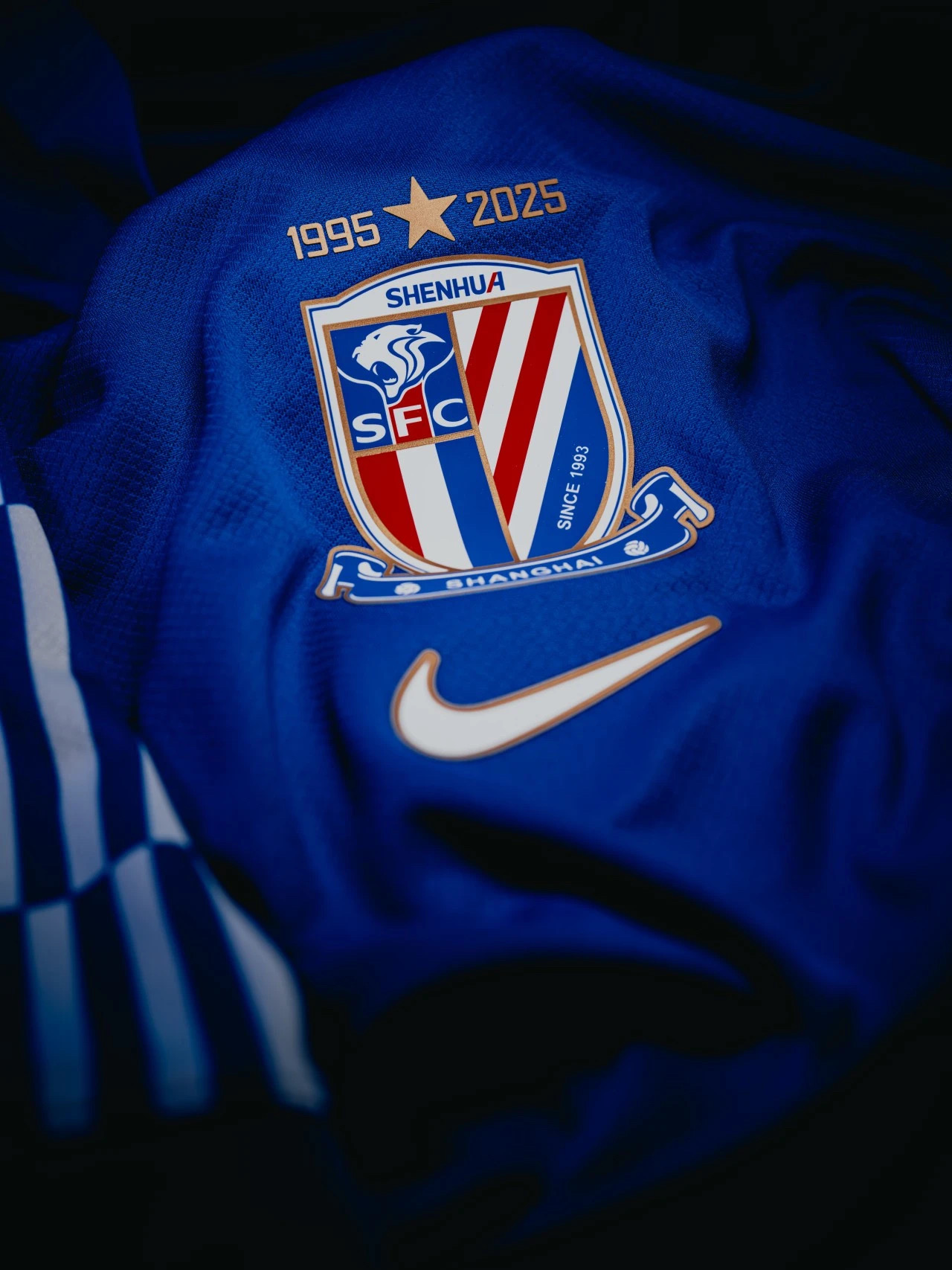 包含球队推出新赛季球衣设计,引发球迷热议的词条 包含球队推出新赛季球衣设计,引发球迷热议的词条