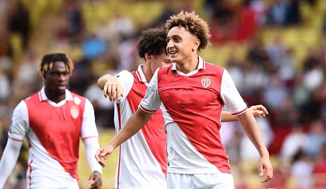 摩纳哥队在紧张比赛中获得重要胜利