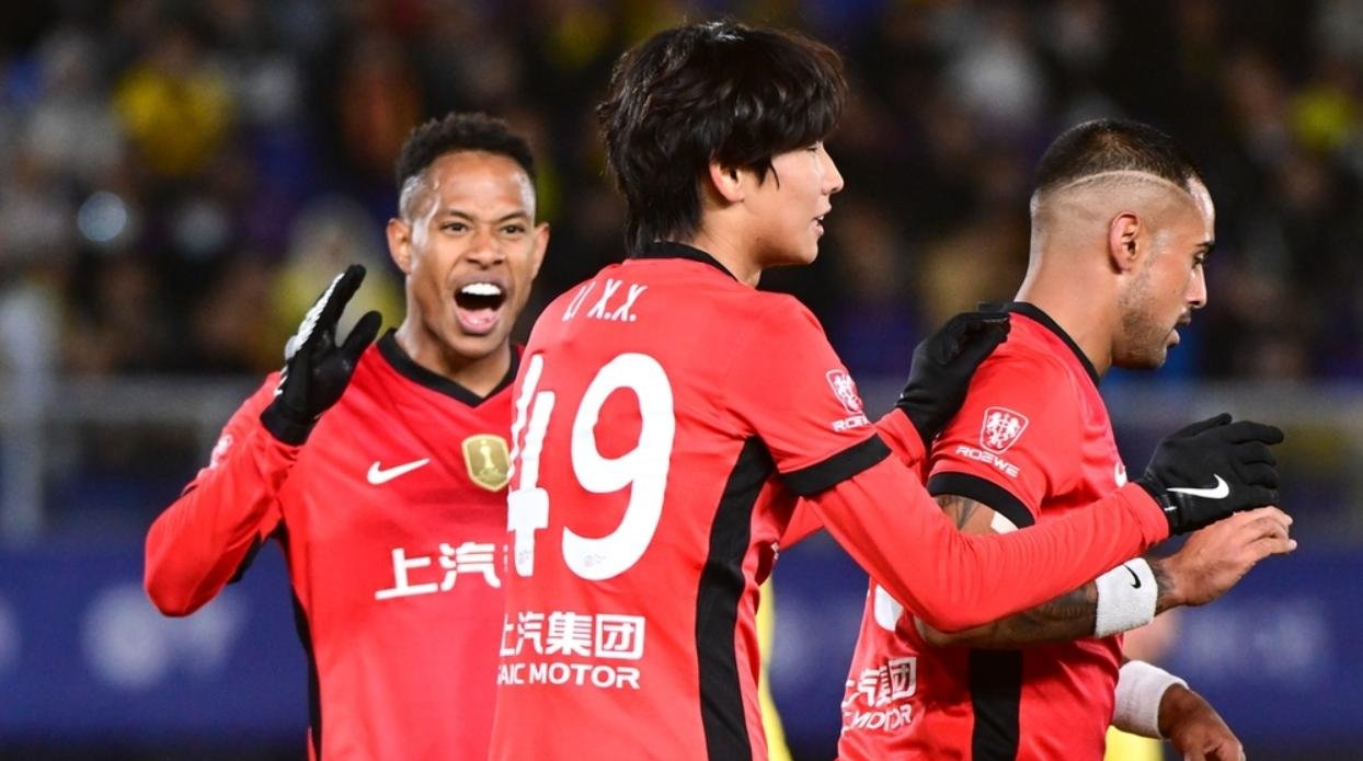 关于众多球队为争夺荣耀展开激烈较量的信息