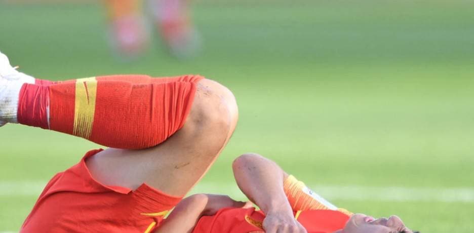 重伤球员康复艰难,坚持训练备战 重伤球员康复艰难,坚持训练备战