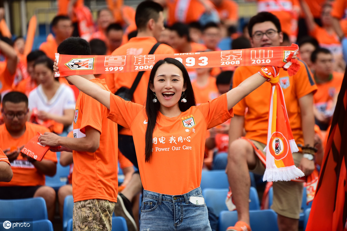 恒大主场大胜鲁能，积分榜保持第二位置的简单介绍