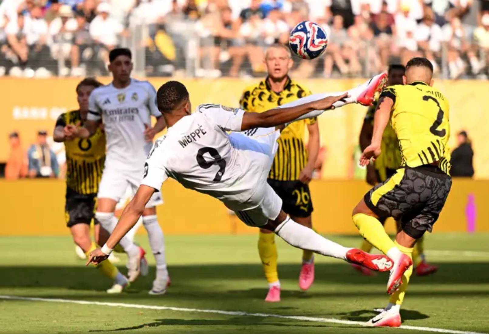 皇马球队备战下场比赛,备受瞩目备战 皇马球队备战下场比赛,备受瞩目备战