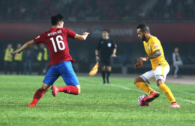 包含河南建业连续两轮失利：客战华夏遭遇困境的词条