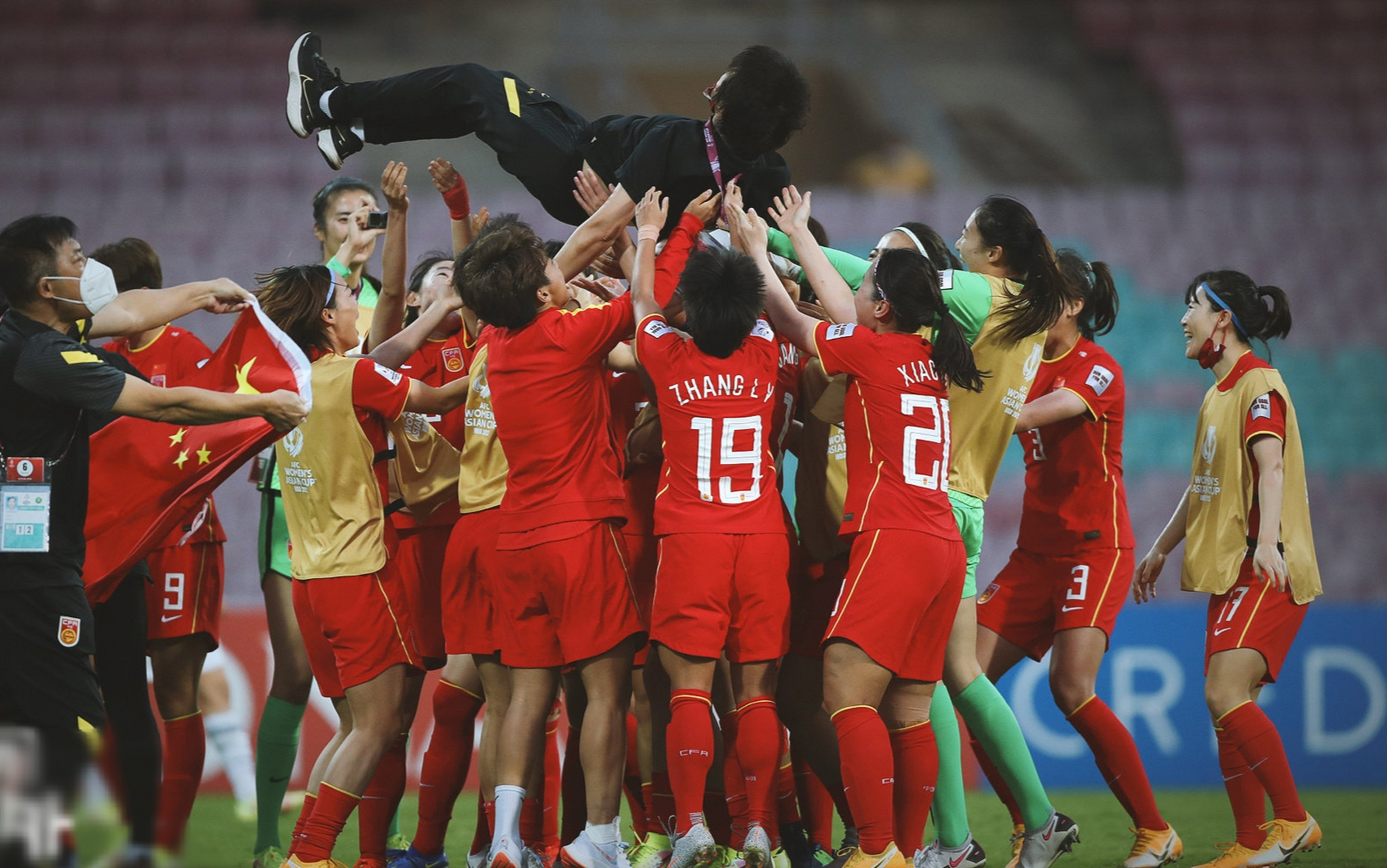 九游体育app-足球联赛中，女队的精彩表现引人注目