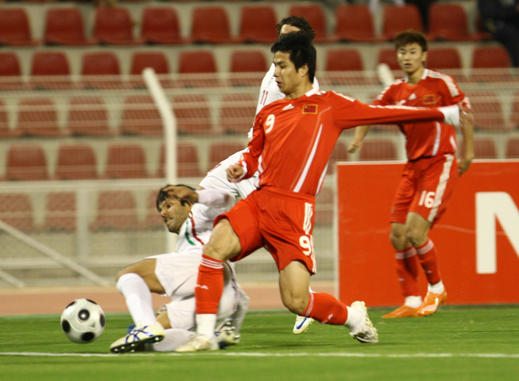 九游体育网页版入口-关于索尔福德城主场大败，保级形势岌岌可危的信息