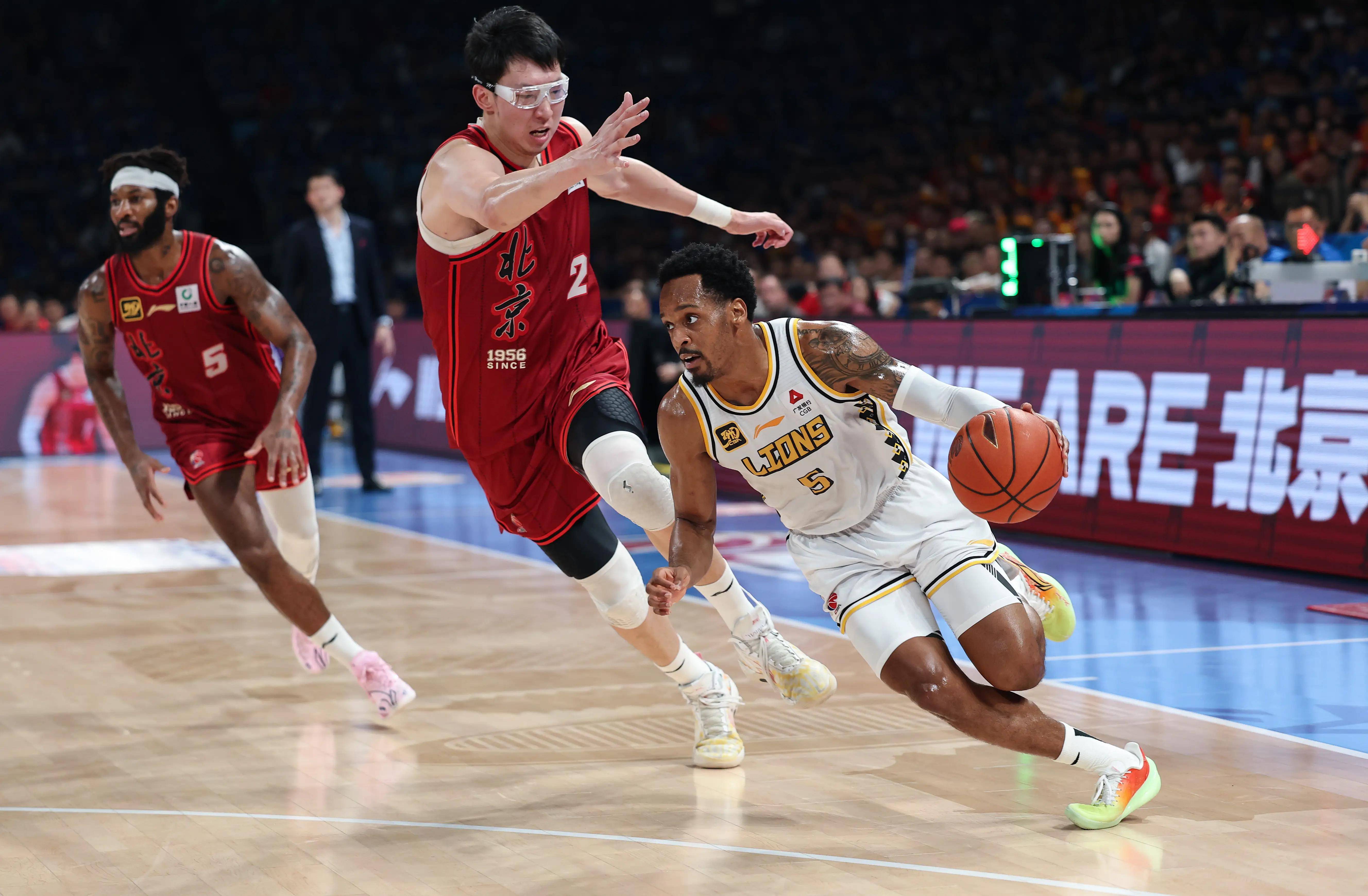 北京首钢客场不敌广东,积极备战 北京首钢客场不敌广东,积极备战