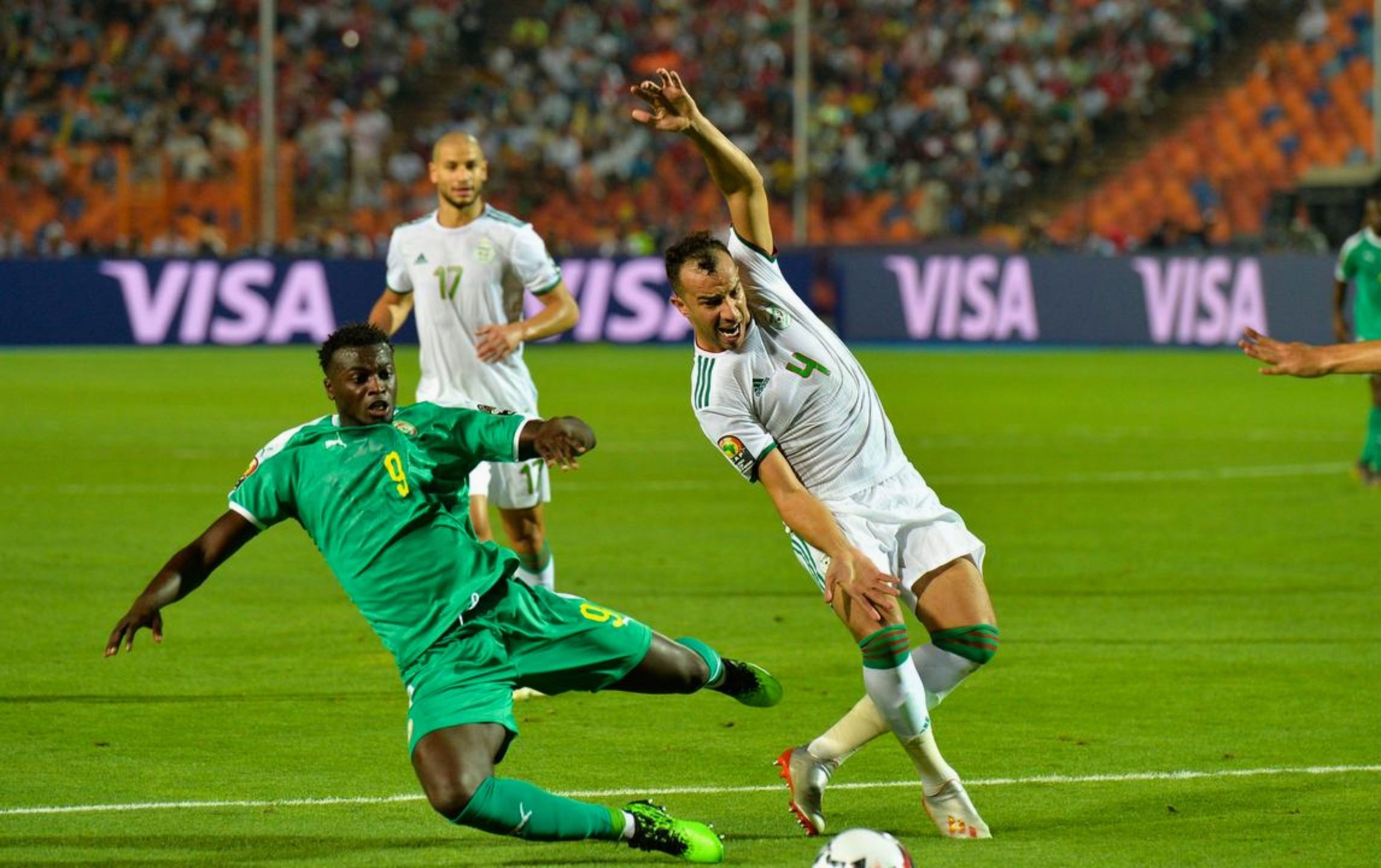 非洲杯小组赛首轮完美收官，黑马崭露头角的简单介绍