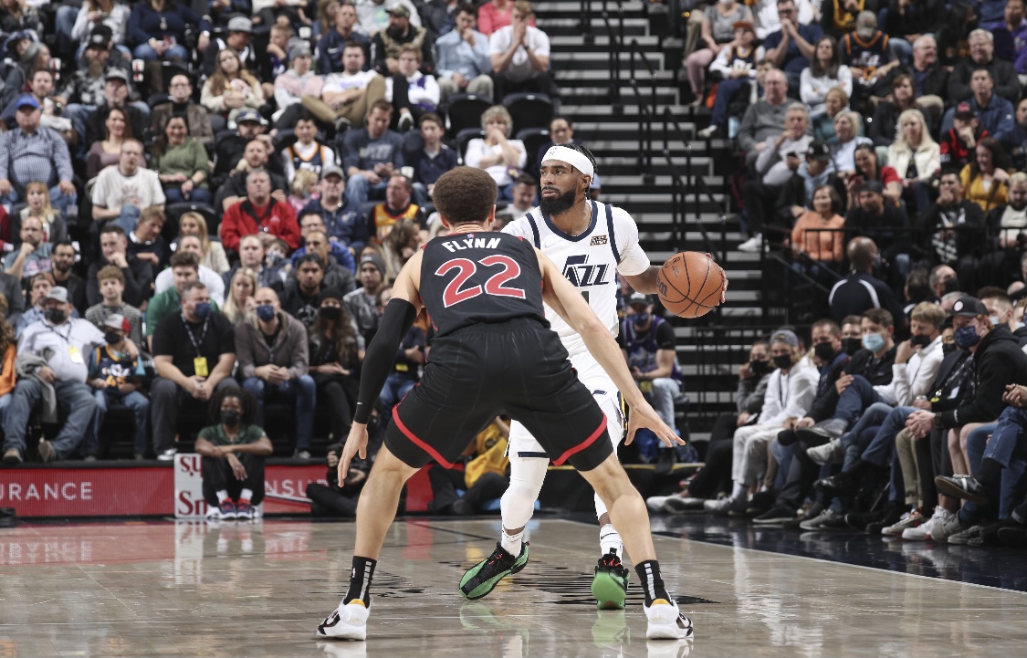 兰斯主场胜利，终结连败